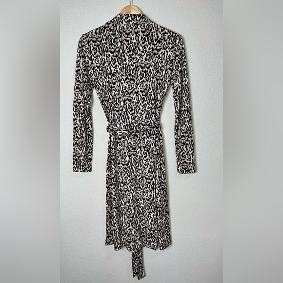 Diane von Furstenberg "Kira" Leopard Wrap Dress Size 4 - Picture 4 of 9